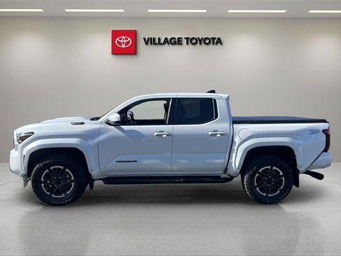 Certified 2025 Toyota Tacoma TRD Sport image 2