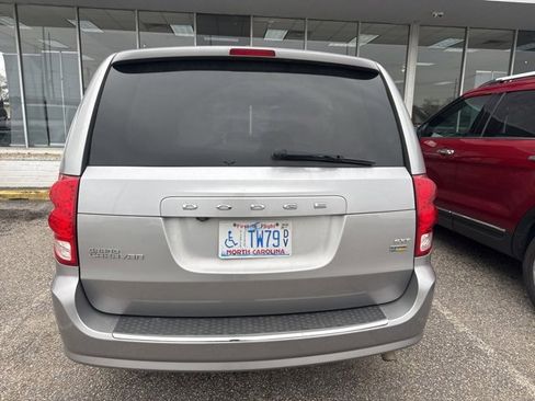 Used 2017 Dodge Grand Caravan SXT image 5