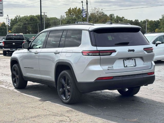 Used 2023 Jeep Grand Cherokee L Laredo AWD/4WD image 2