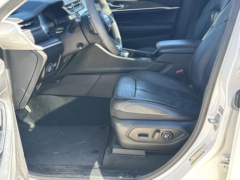 Used 2023 Jeep Grand Cherokee Limited w/ Luxury Tech Group II image 9