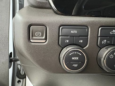 Used 2023 Chevrolet Silverado 1500 LT image 15