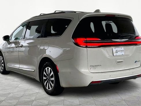 Used 2021 Chrysler Pacifica Limited w/ Uconnect Theater Family Group image 4