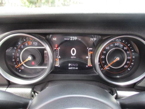 Used 2018 Jeep Wrangler Unlimited Sahara AWD/4WD image 16