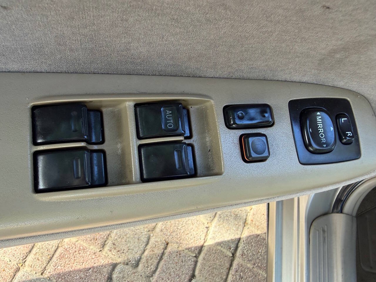 Used 2004 Toyota Camry LE FWD image 17