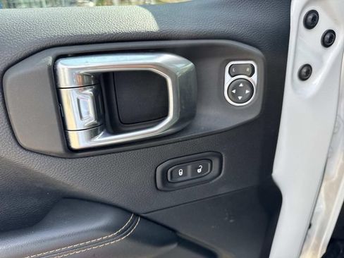 Used 2025 Jeep Wrangler Unlimited Sahara AWD/4WD image 26