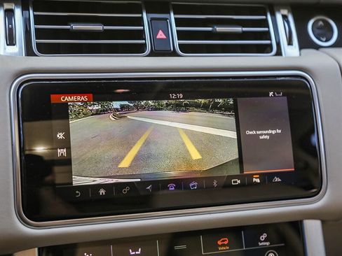 Used 2019 Land Rover Range Rover HSE image 32