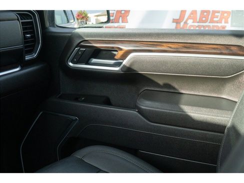 Used 2025 GMC Sierra 1500 SLT AWD/4WD image 18