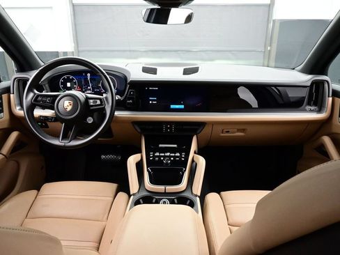 Certified 2024 Porsche Cayenne AWD/4WD image 19