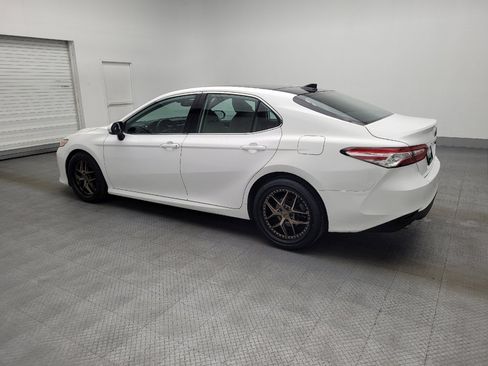 Used 2019 Toyota Camry XLE image 3