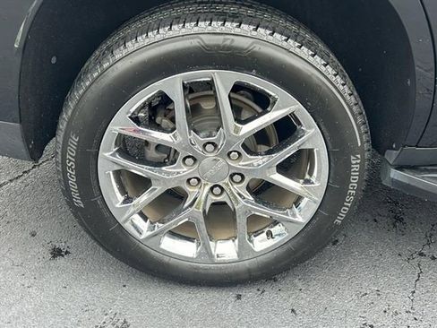 Used 2022 GMC Yukon SLT w/ SLT Premium Package image 35