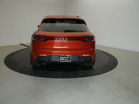 Certified 2023 Porsche Macan S AWD/4WD image 6