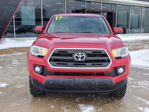 Used 2017 Toyota Tacoma SR5 image 2