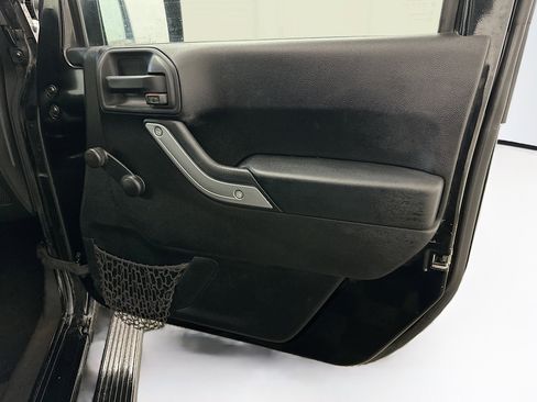 Used 2015 Jeep Wrangler Unlimited Sport w/ Connectivity Group AWD/4WD image 30