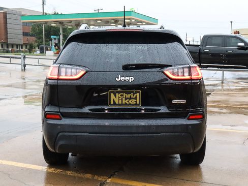 Used 2019 Jeep Cherokee Latitude Plus w/ Cold Weather Group FWD image 13