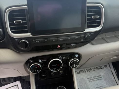 Used 2020 Hyundai Venue SEL FWD image 18