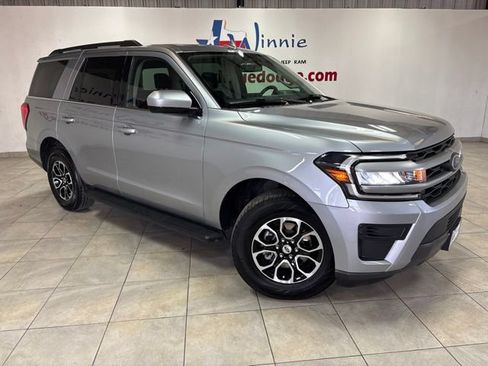 Used 2024 Ford Expedition XLT RWD image 4