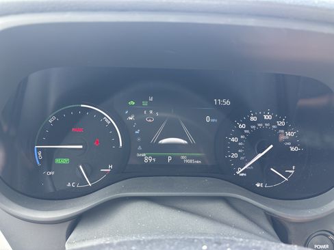 Used 2025 Toyota Sienna XLE FWD image 19