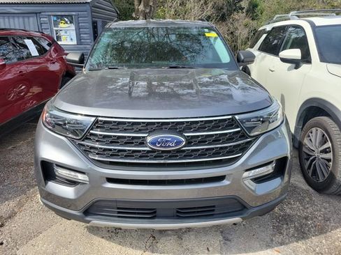 Used 2022 Ford Explorer XLT w/ Equipment Group 202A image 2