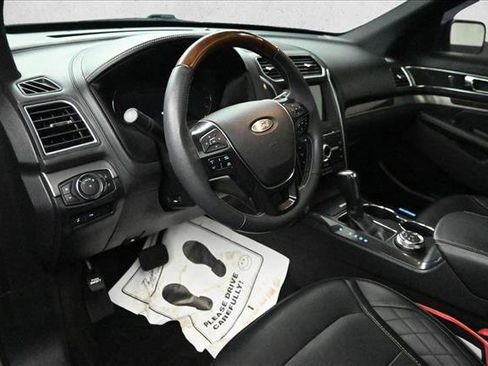 Used 2018 Ford Explorer Platinum AWD/4WD image 10