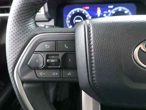 Used 2025 Toyota Tacoma TRD Sport image 12