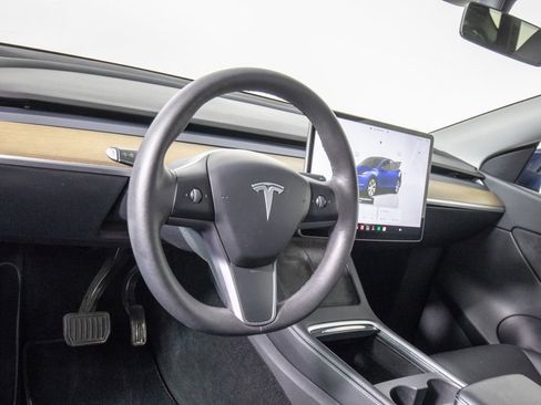 Used 2022 Tesla Model Y Long Range AWD/4WD image 17