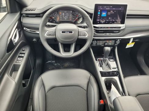 New 2026 Jeep Compass Latitude image 8