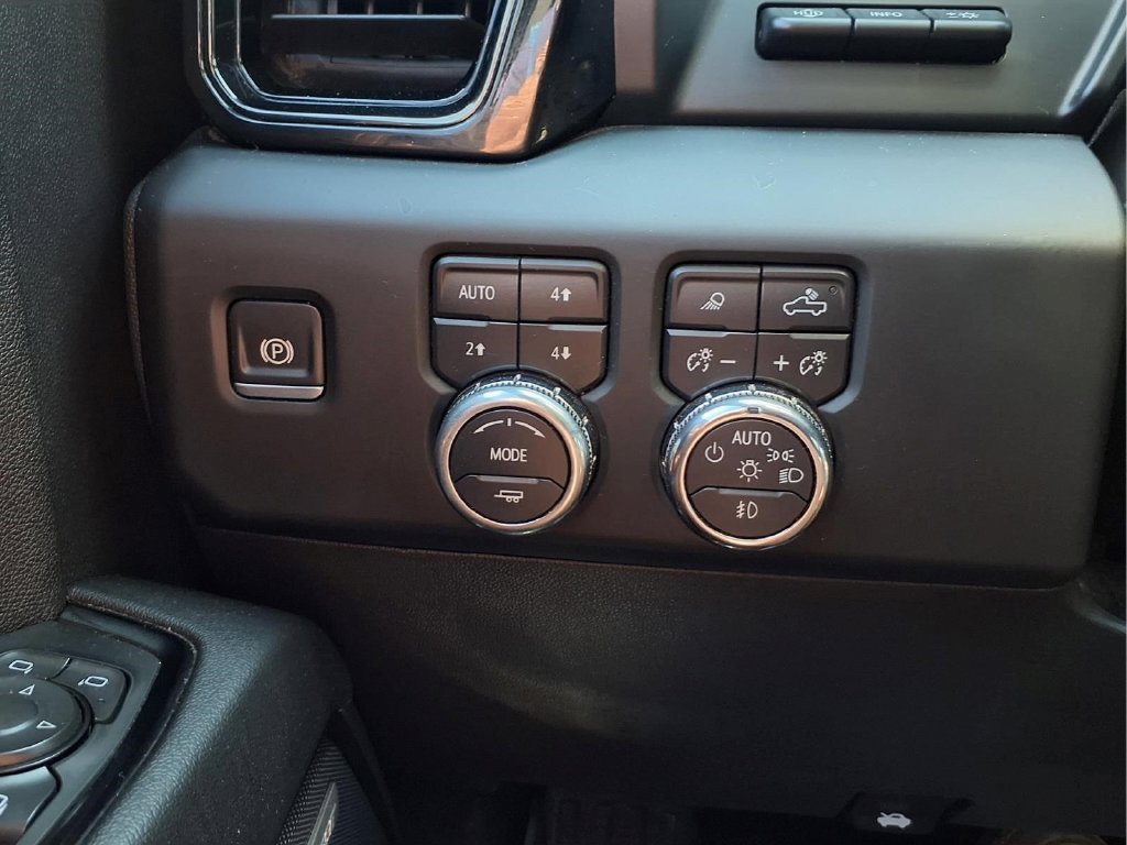 Used 2024 GMC Sierra 1500 AT4 w/ Technology Package AWD/4WD image 11