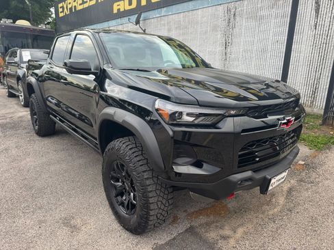 Used 2025 Chevrolet Colorado ZR2 w/ Midnight Edition image 3