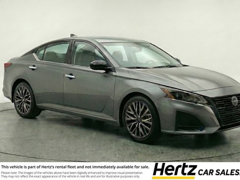 Used 2025 Nissan Altima 2.5 SV image 1