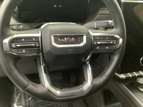 Used 2025 GMC Acadia Elevation FWD image 16