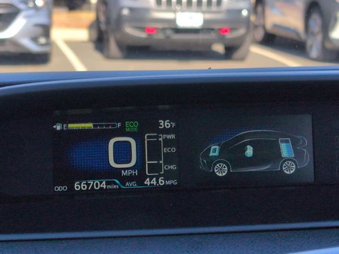 Used 2021 Toyota Prius L Eco image 31