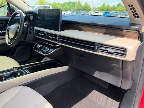 Used 2025 Lincoln Corsair Grand Touring w/ Equipment Group 301A AWD/4WD image 11