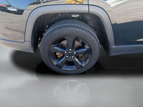 Used 2024 Jeep Grand Cherokee L Laredo AWD/4WD image 10
