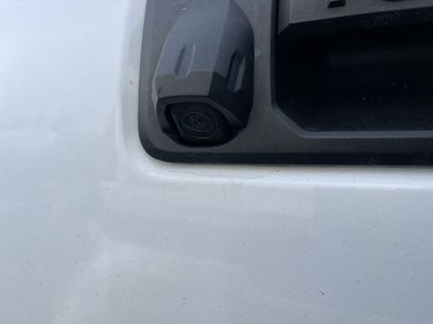 Used 2021 Toyota Tacoma SR5 w/ Trail Edition image 10