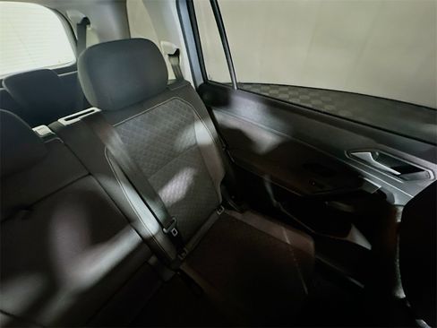 Used 2021 Volkswagen Tiguan S image 14