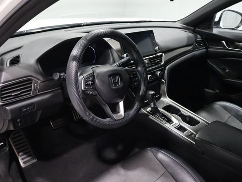 Used 2018 Honda Accord Sport image 13