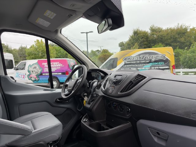 Used 2019 Ford Transit 250 130 Low Roof RWD image 3