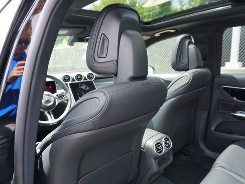 Used 2025 Mercedes-Benz GLC 300 4MATIC image 51