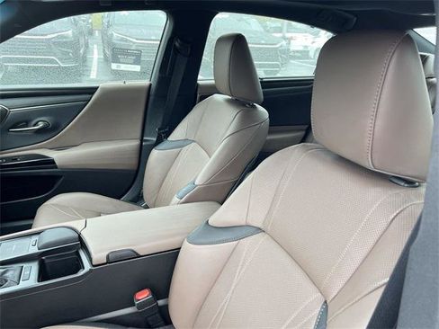 Certified 2022 Lexus ES 350 Ultra Luxury w/ Accessory Package image 9
