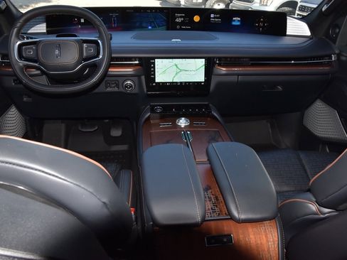 New 2025 Lincoln Navigator Black Label image 17