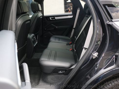 Used 2022 Porsche Cayenne Platinum Edition AWD/4WD image 30