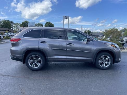 Used 2019 Toyota Highlander Limited Platinum AWD/4WD image 4