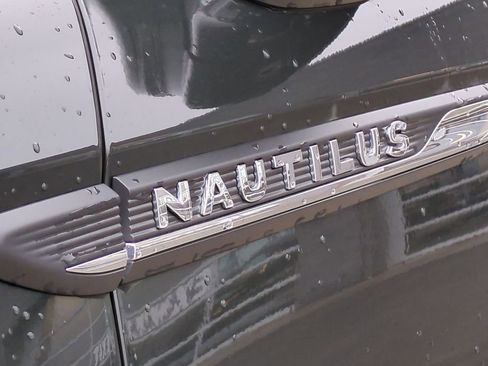 Used 2022 Lincoln Nautilus Reserve image 12