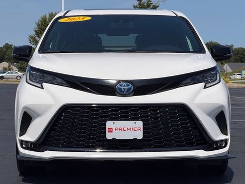 Certified 2025 Toyota Sienna XSE w/ XSE Premium Package AWD/4WD image 9