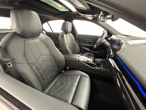 Used 2025 BMW 530i xDrive w/ Premium Package image 41