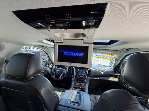 Used 2017 Cadillac Escalade Premium Luxury AWD/4WD image 30