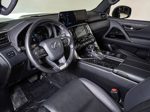 Used 2023 Lexus LX 600 4WD w/ Appearance Package image 21