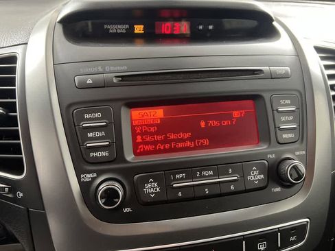 Used 2014 Kia Sorento LX image 5