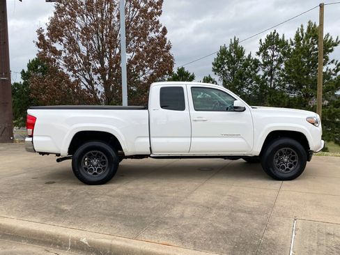 Used 2017 Toyota Tacoma SR5 w/ Tow Package image 7
