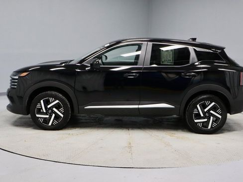 Used 2025 Nissan Kicks SV image 8